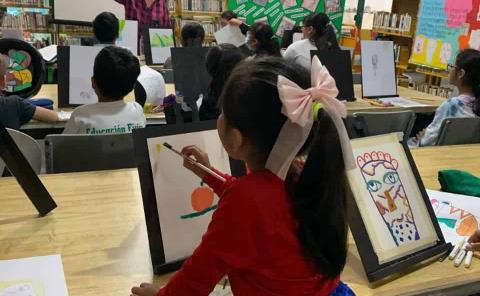 Niños descubren arte a través de actividades lúdicas en la Biblioteca