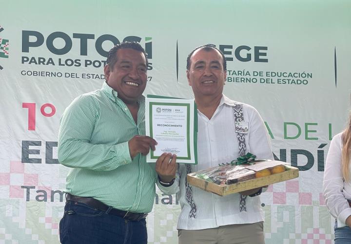 Reconoce SNTE a Adelaido Cabañas por apoyo a la educación indígena