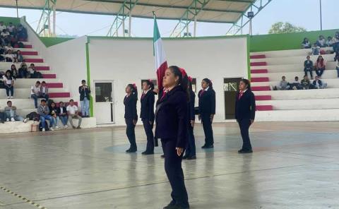 Participó ENOHUAPO en concurso interno de escoltas