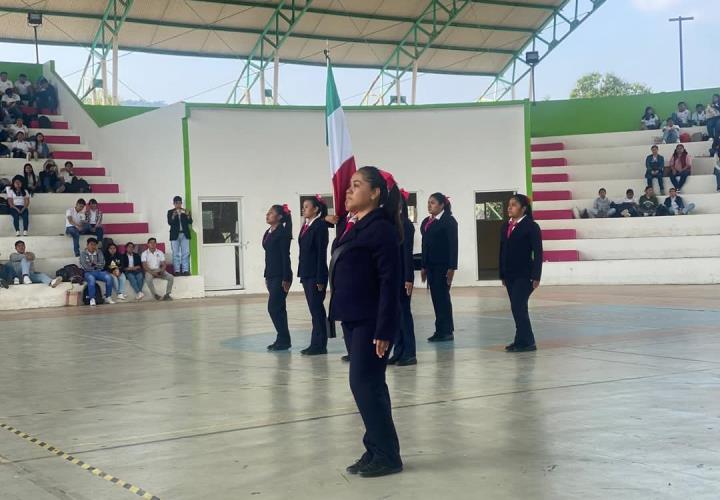 Participó ENOHUAPO en concurso interno de escoltas