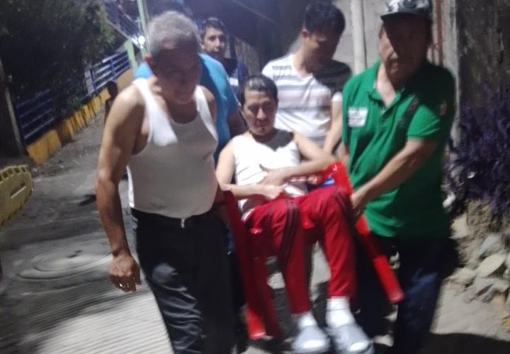 Auxiliaron a joven enfermo