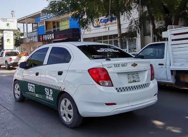 Taxistas ´violan´ la  Ley de Transporte