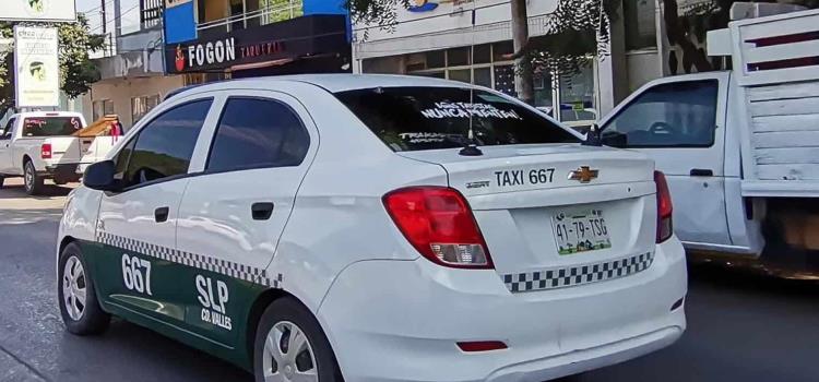 Taxistas ´violan´ la  Ley de Transporte