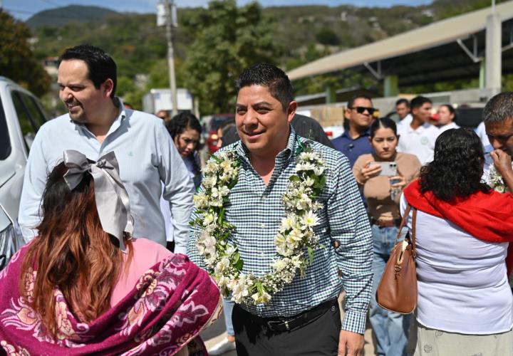 Continúa Gallardo ejecutando obras para el pueblo