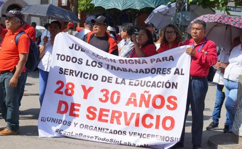 Docentes de Tamazunchale rechazan reforma del ISSSTE de Sheinbaum