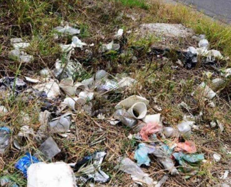 Tiraderos clandestinos de basura en caminos
