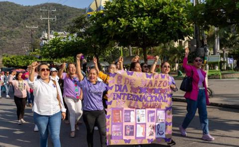 Mujeres conmemoraron con marcha el 8M