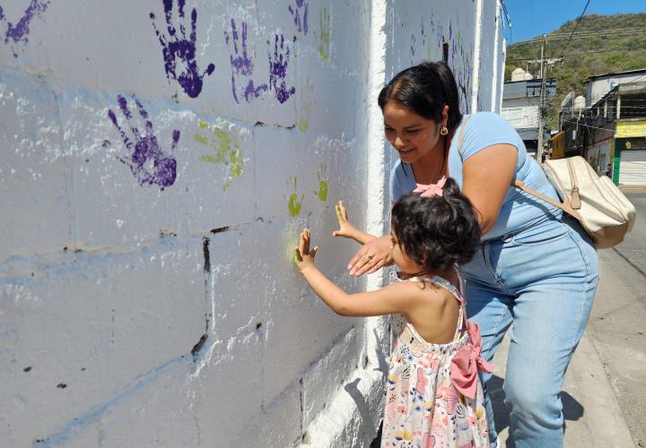 Ayuntamiento inauguró mural Dejando Huella