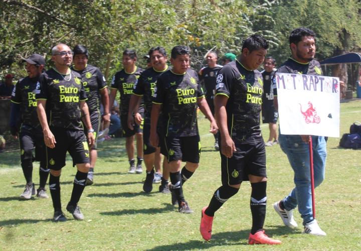 Brindan homenaje a Paulino Alvarado Leal en fut master