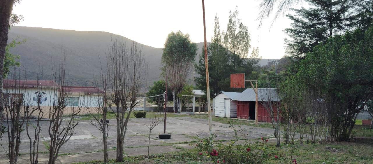 ESCUELAS SIN ESTUDIANTES 
