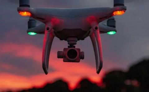 Drones sobrevuelan zonas residenciales
