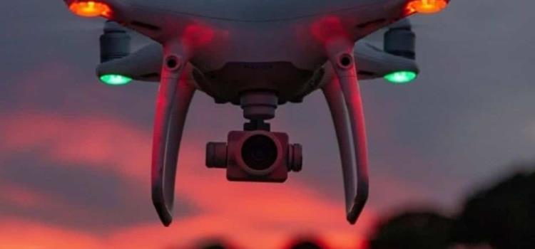 Drones sobrevuelan zonas residenciales