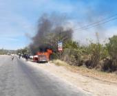 Ardió camioneta en el Bul. L. Cárdenas      