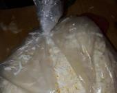 Venden queso de plástico