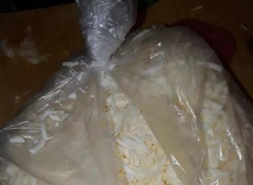 Venden queso de plástico