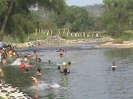Calor provocó que parajes se llenarán
