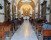 Feligreses preparan despedida a párroco 