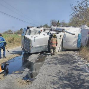 TRÁILER APLASTÓ A UN TORTILLERO            
