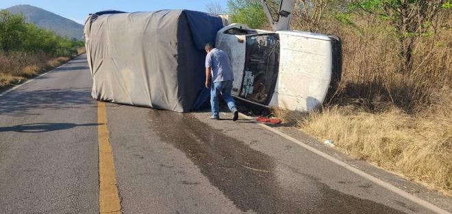 VOLCADURA EN CARRETERA 80
