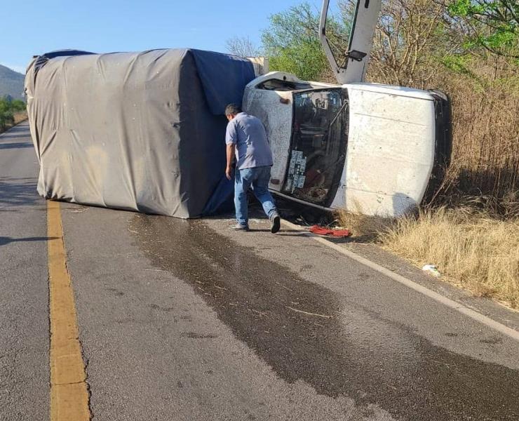 VOLCADURA EN CARRETERA 80
