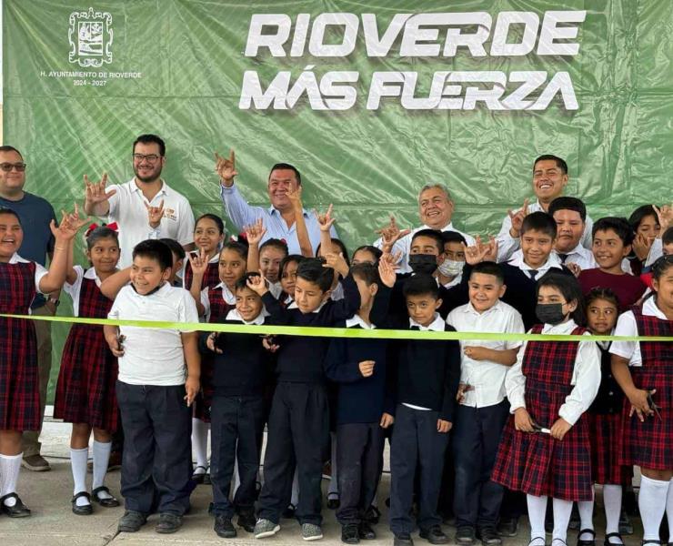 Arnulfo inauguró obras educativas
