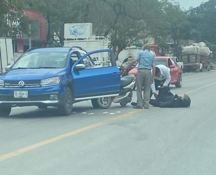 MOTOCICLISTA DERRAPO PARA EVITAR CHOQUE