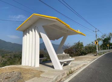Estrenan paraderos en carretera Federal tras ampliación de vía