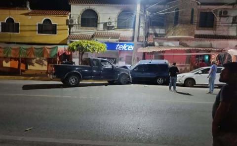 SE IMPACTÓ CONTRA AUTO ESTACIONADO