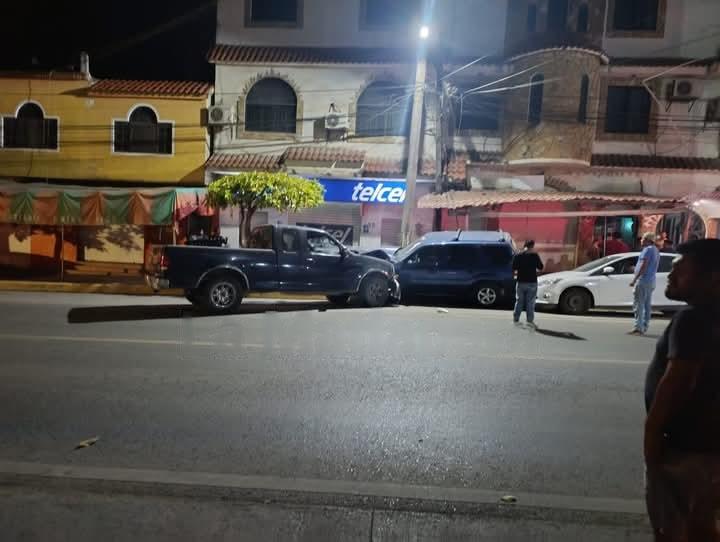 SE IMPACTÓ CONTRA AUTO ESTACIONADO