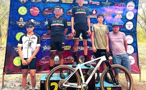 Jesús Manuel y Juan Pablo, uno dos del Serial Ciclista Huasteco
