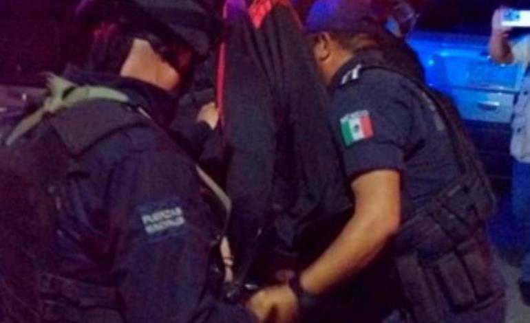 Amenazó con machetearlos