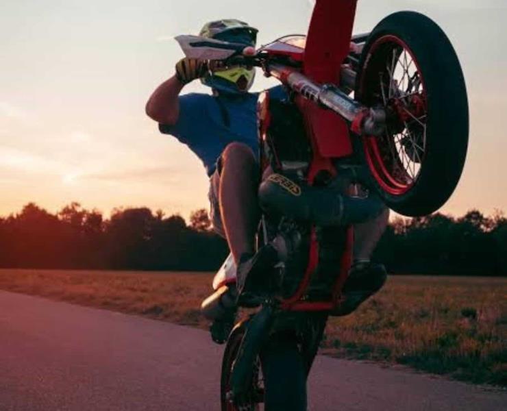 Motociclistas irresponsables 
