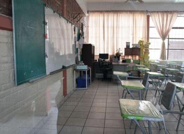 Llaman a alumnos a estudiar en vacaciones