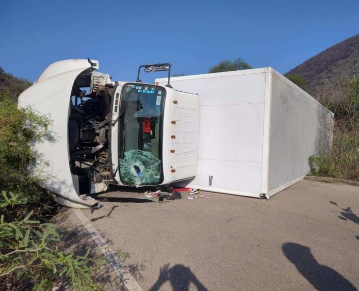 Volcadura en la carretera
