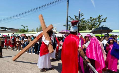 Se realizó con éxito el Viacrucis viviente 
