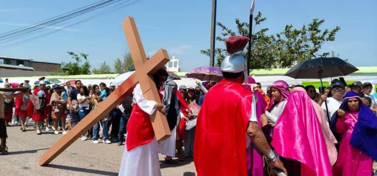 Se realizó con éxito el Viacrucis viviente Se realizó con éxito el Viacrucis viviente
