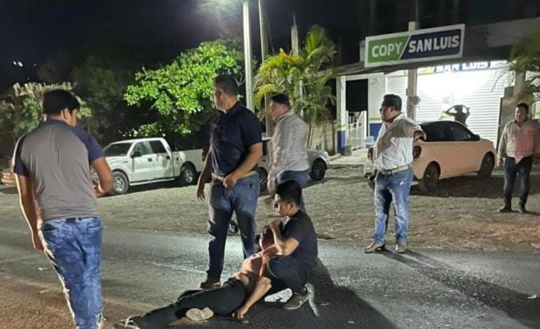 Vehículo embistió a motociclistas