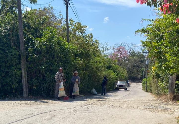 Trabajadores de Ecología mantienen limpias las calles