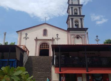 Realizan rosario en honor al Papa Francisco