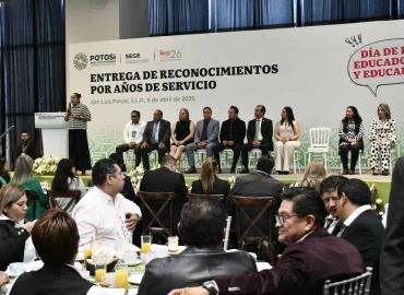 Reconocieron labor de las educadoras