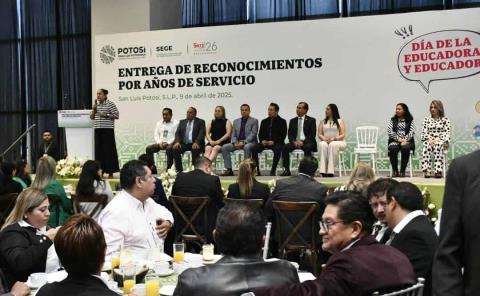 Reconocieron labor de las educadoras
