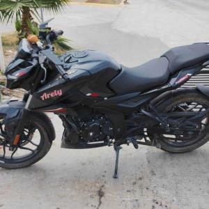 Moto chocó contra flamante camioneta                              

