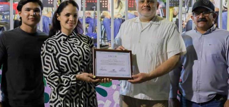 Entregaron la obra del kiosco en San Marcos Entregaron la obra del kiosco en San Marcos