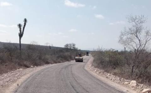 Alcalde Arnulfo Urbiola restaura más caminos 
