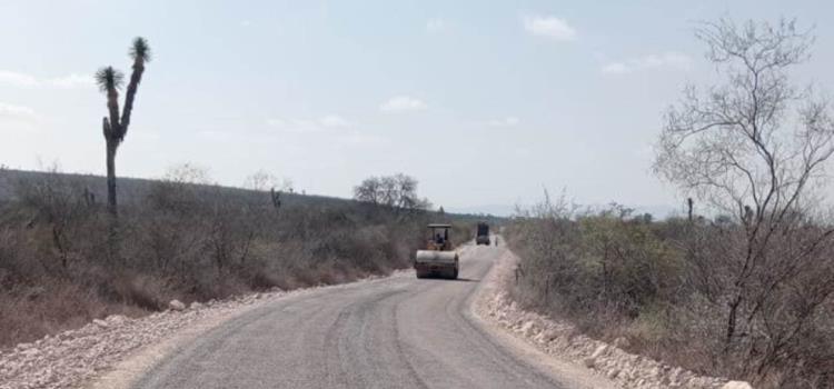 Alcalde Arnulfo Urbiola restaura más caminos Alcalde Arnulfo Urbiola restaura más caminos