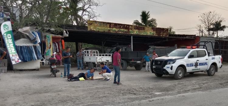 Pareja lesionada en un accidente Pareja lesionada en un accidente