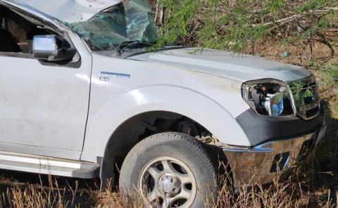 PAREJA SALVÓ LA  VIDA TRAS VOLCAR
