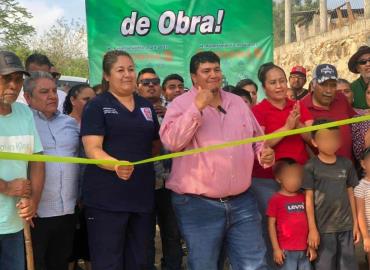 Alcalde inauguró una ampliación eléctrica 