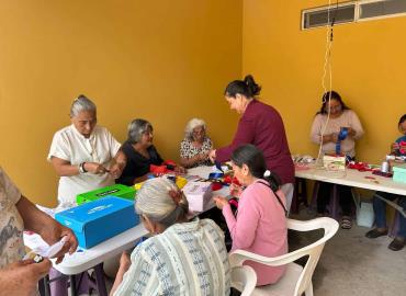 Capacitan a los  adultos mayores 