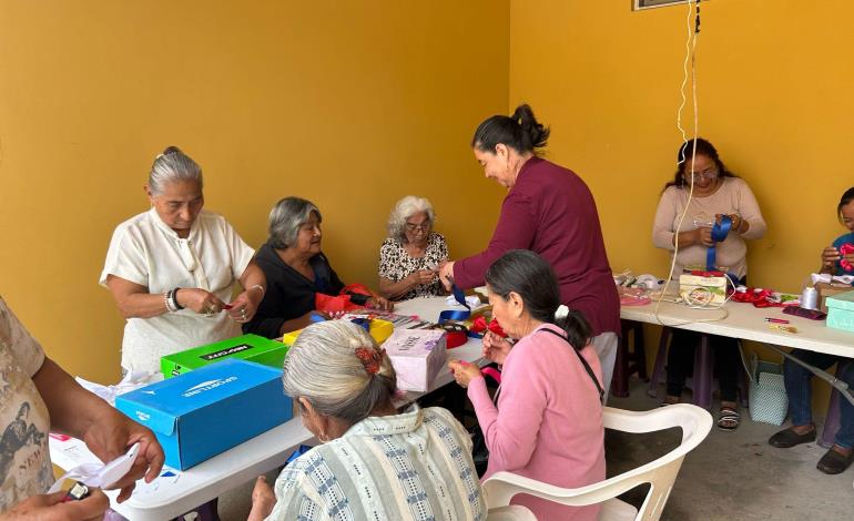 Capacitan a los  adultos mayores 